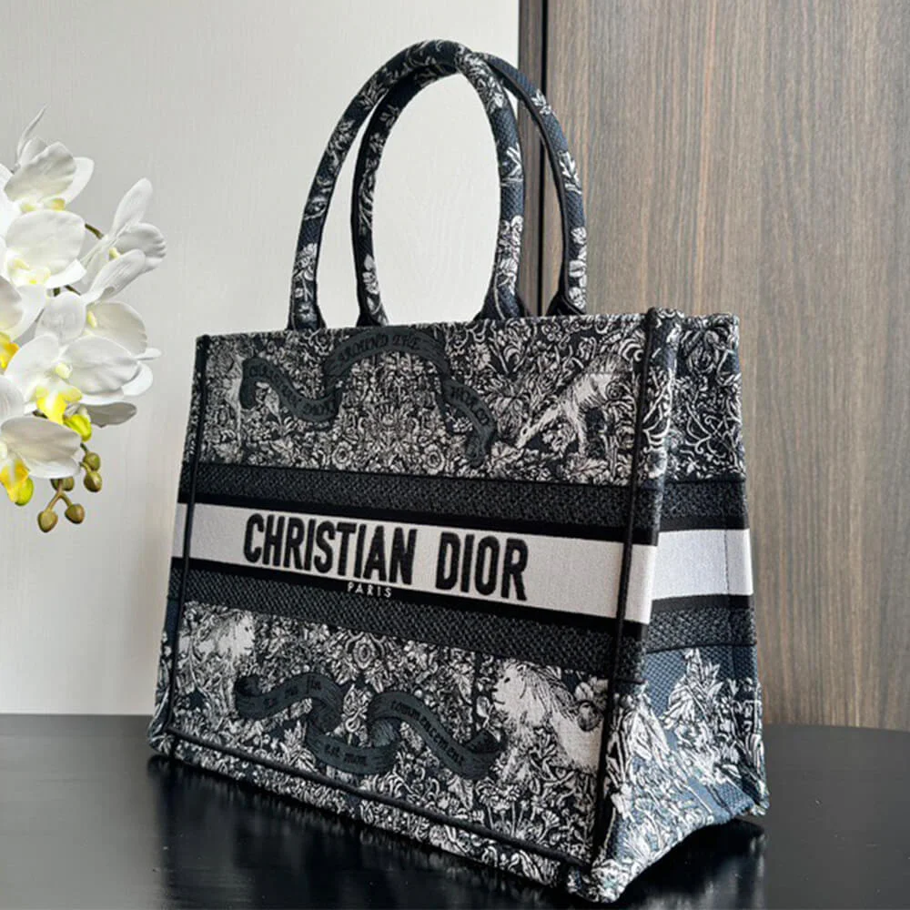 Dior Medium Dior Book Tote product view 2