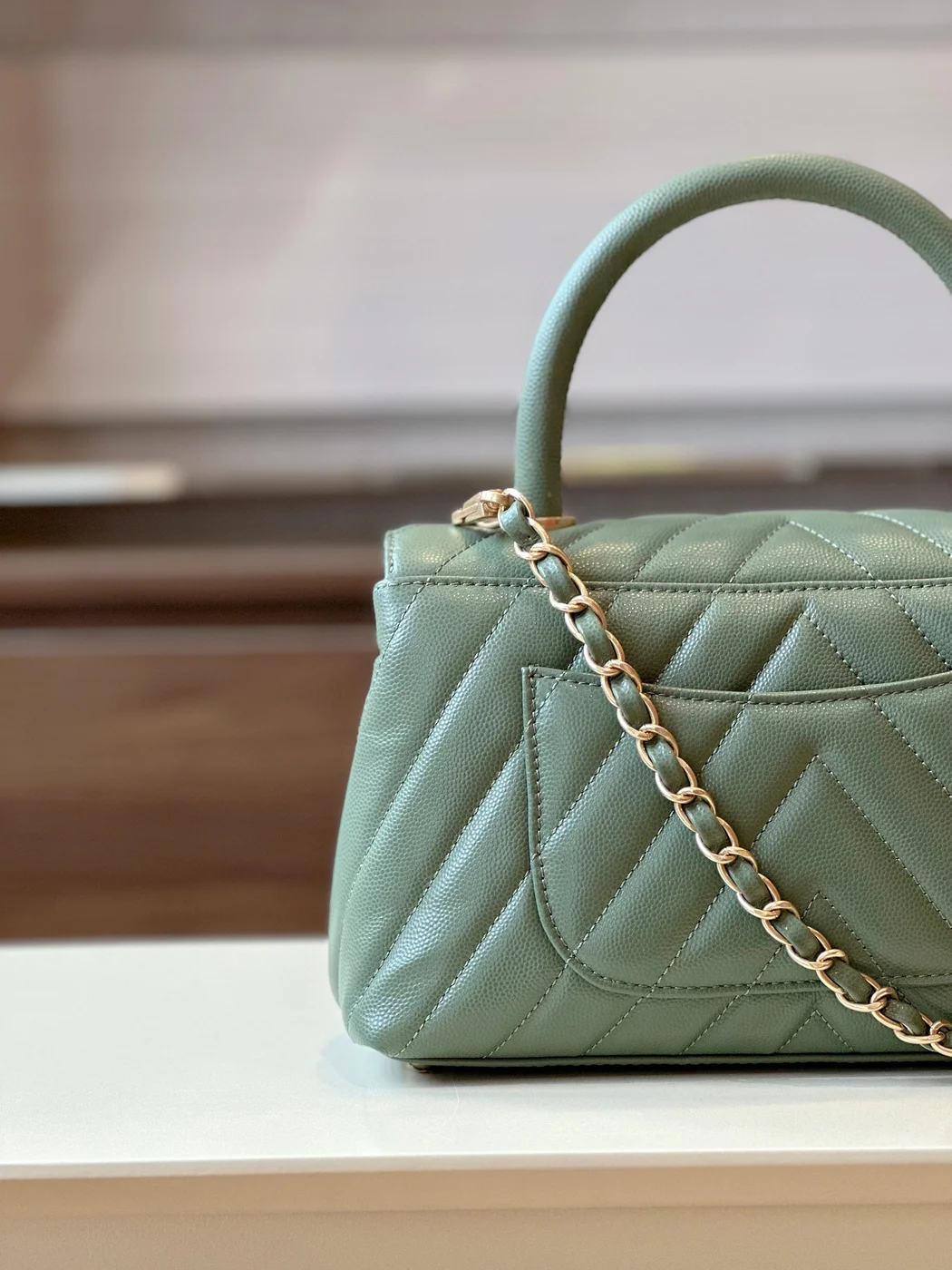 Chanel Coco Handag V-Shaped Pattern With Lock Gold 25 cm Bag product view 2