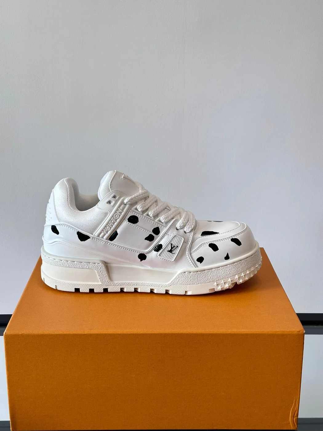 Louis Vuitton Men White Leather Black Spot Sneakers product view 6