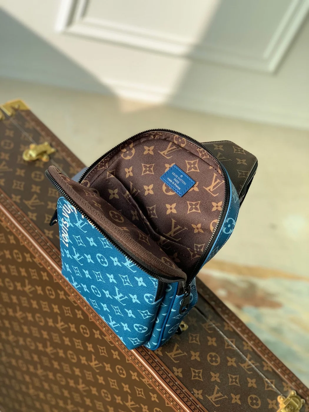 Louis Vuitton avenue bag in Atlantic Blue product view 2