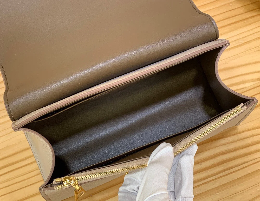 Louis Vuitton Twist Handle Lock Gold Handbags 17x25x11cm product view 6