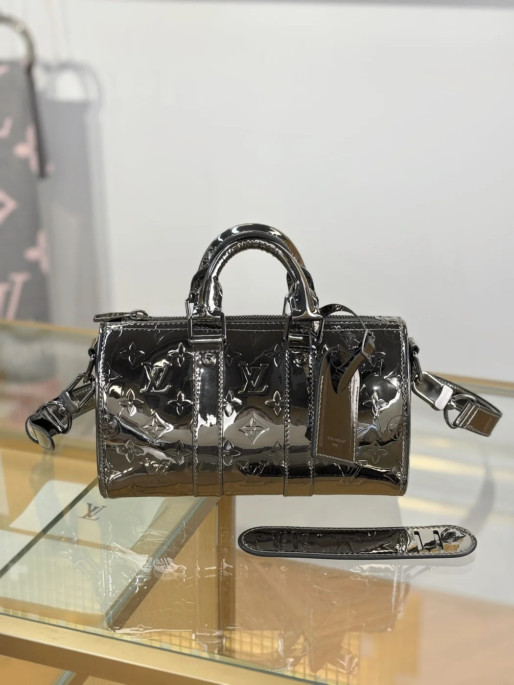 Louis Vuitton Keepall Bandoulière 25 Bag product view 4