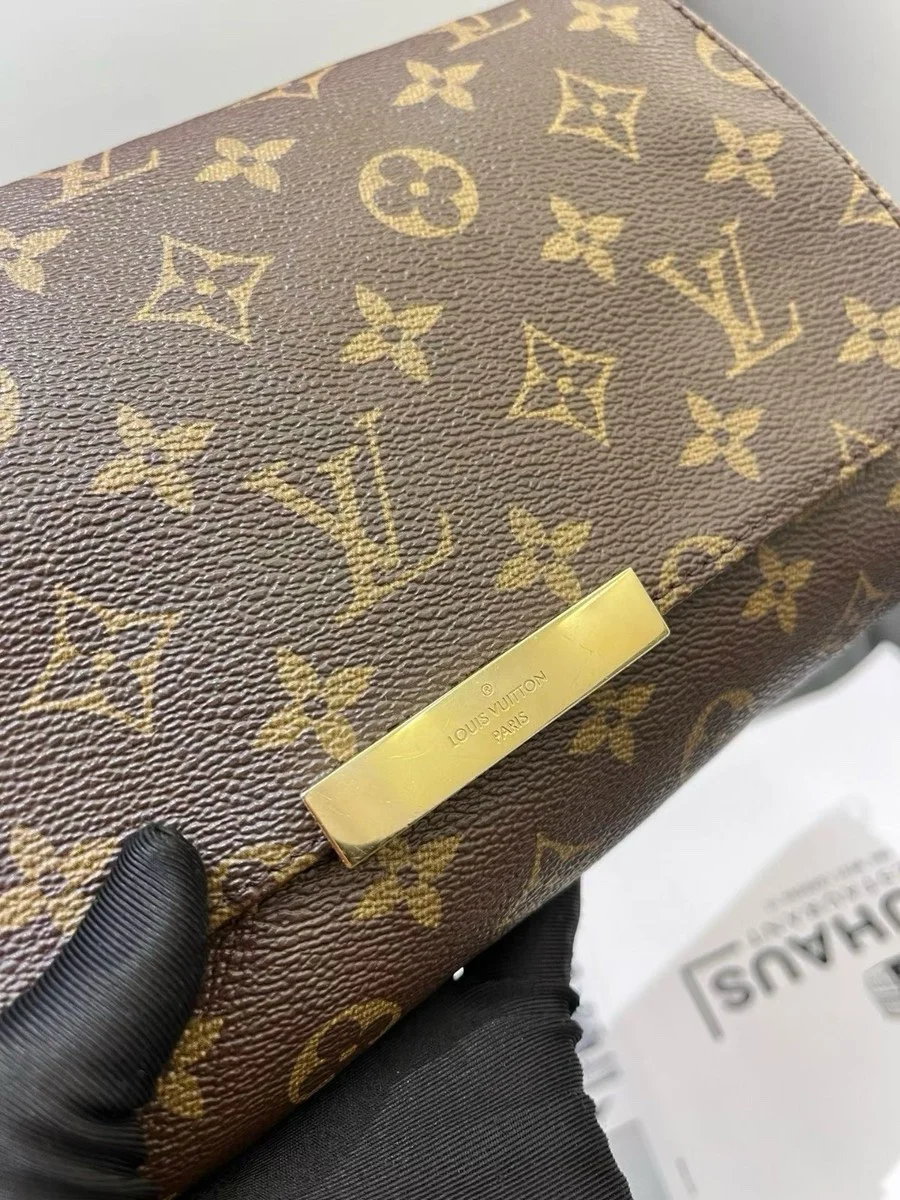 Louis Vuitton Favorite MM Bag product view 9
