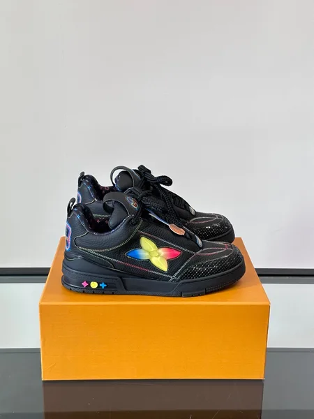 Louis Vuitton Men Black Leather Colorful Accent Sneakers product view 1