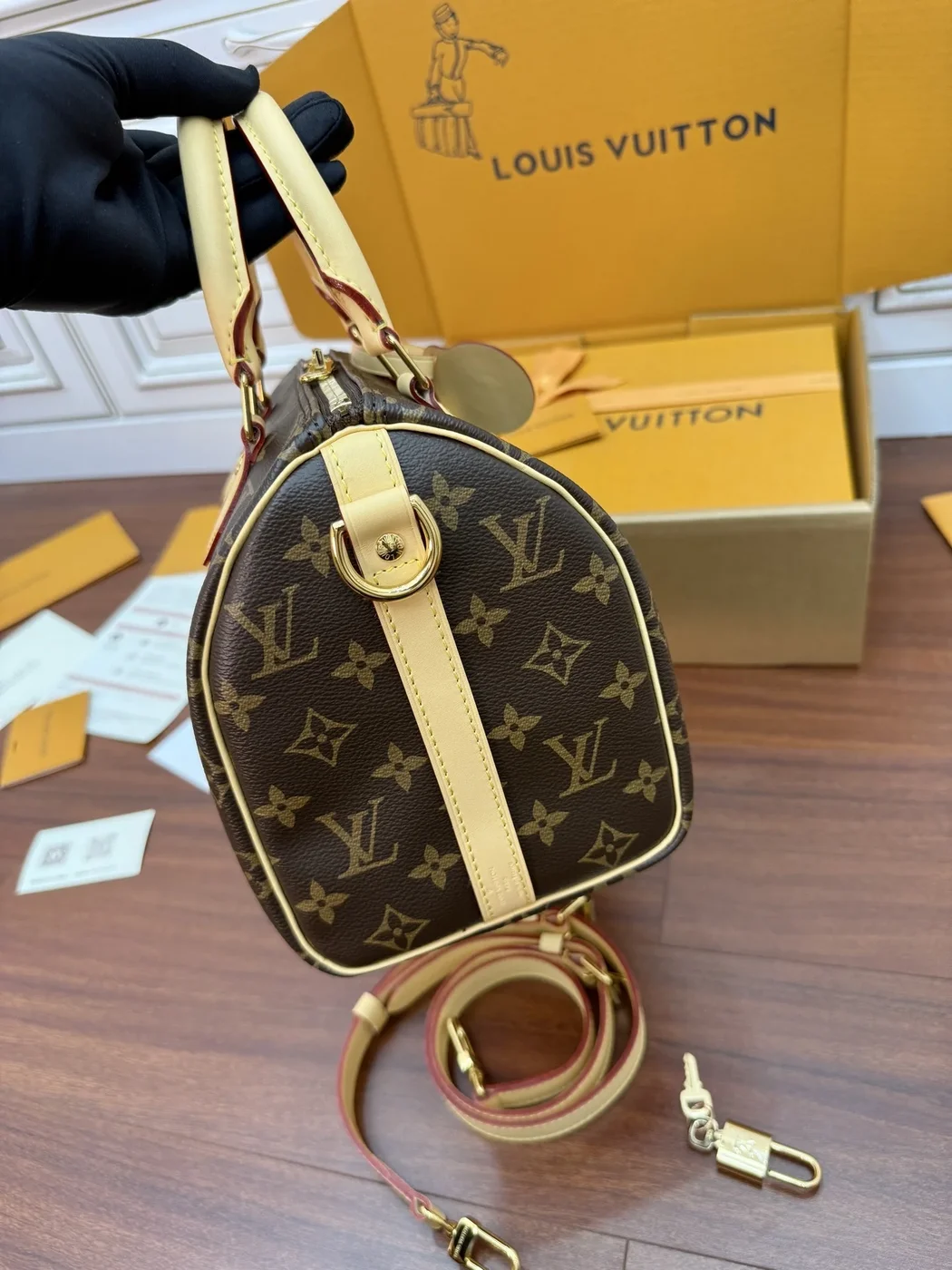 Louis Vuitton Speedy Bandoulière 25 Handbag in Monogram product view 6