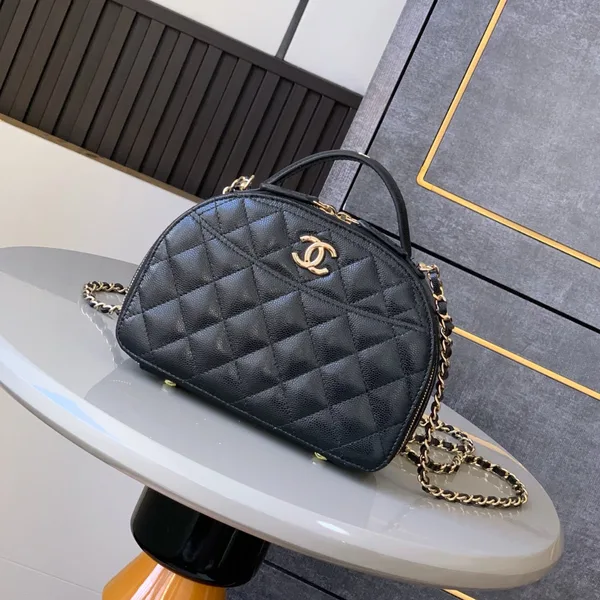 Chanel Matelasse Black Shoulder Bag Leather product view 1