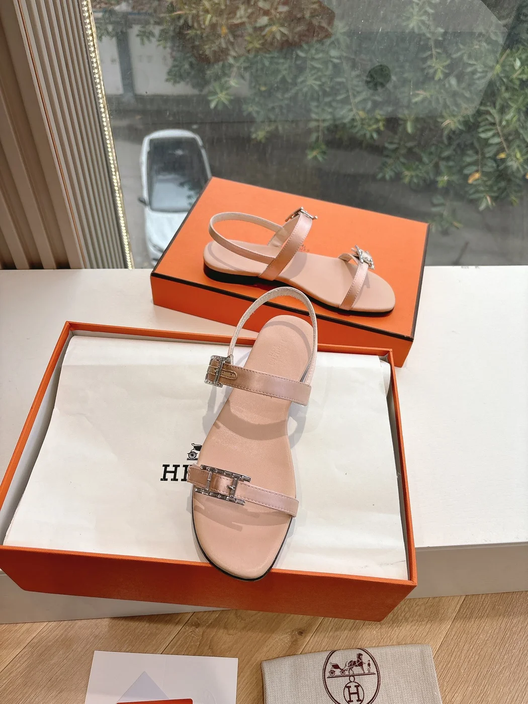Hermès Women Beige Leather Strappy Sandals product view 3