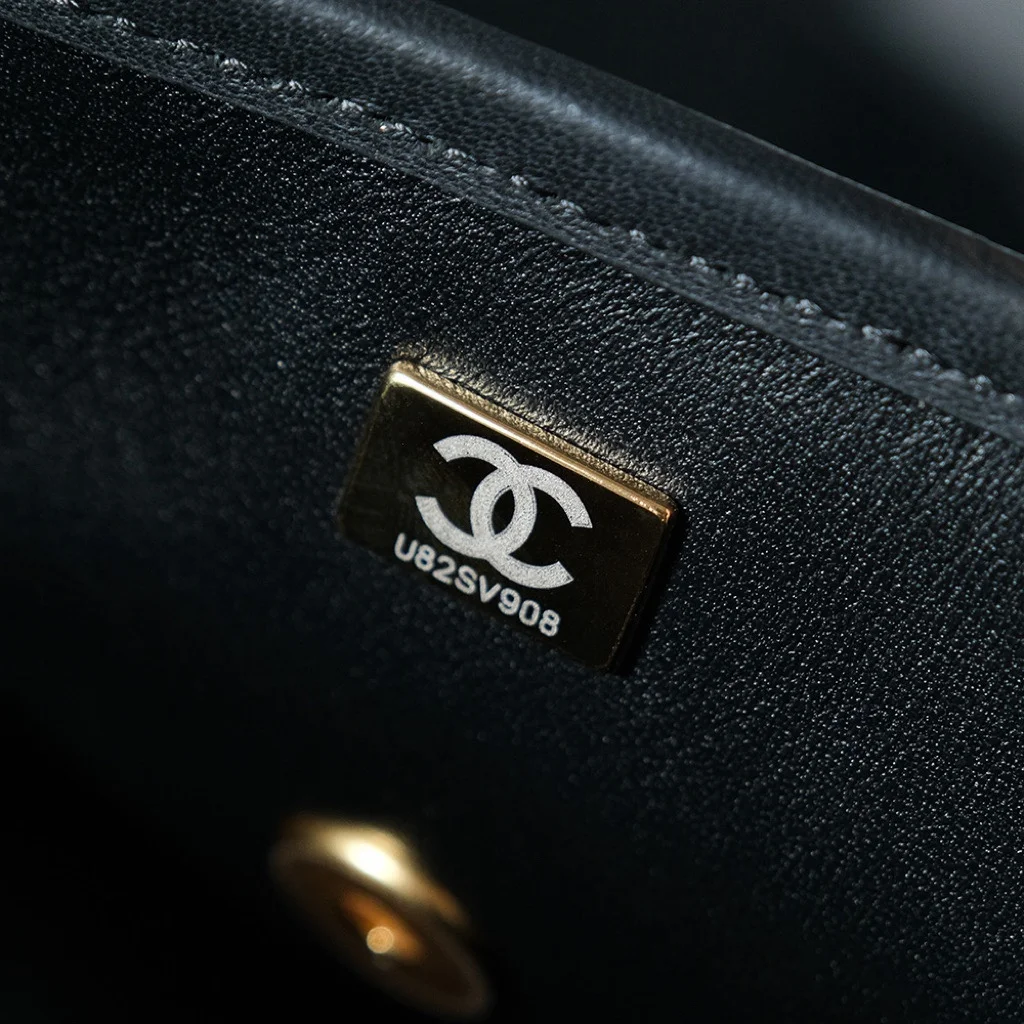 Chanel 25C Flap Bag 19 cm Black Quilted Lambskin product view 6