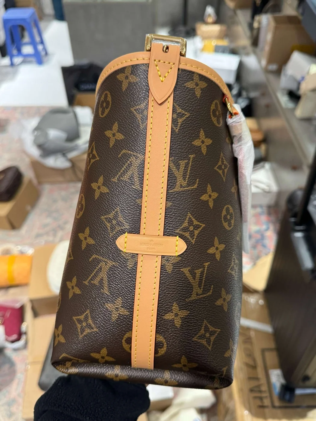 Louis Vuitton Handbags Louis Vuitton Carry All MM Monogram Brown Color 39x30x15cm product view 10