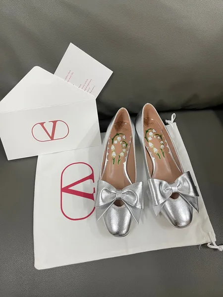 Valentino Women Silver Leather Bow Detail Flats product photo