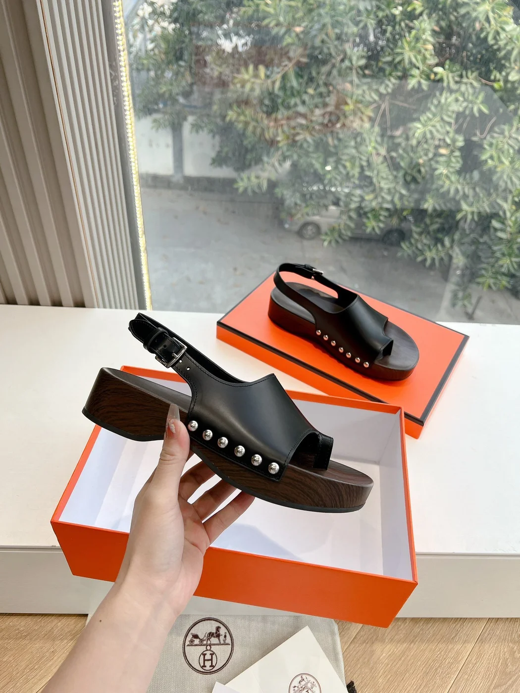 Hermès Women Black Leather Slingback Sandals product view 4