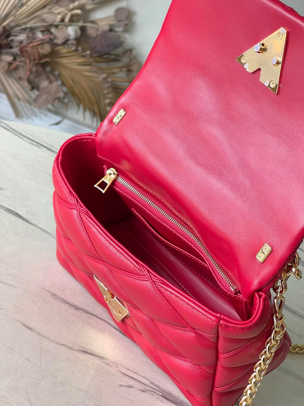 Louis Vuitton Twist Woman’s Red Handbags Smooth Leather 23 cm product view 4