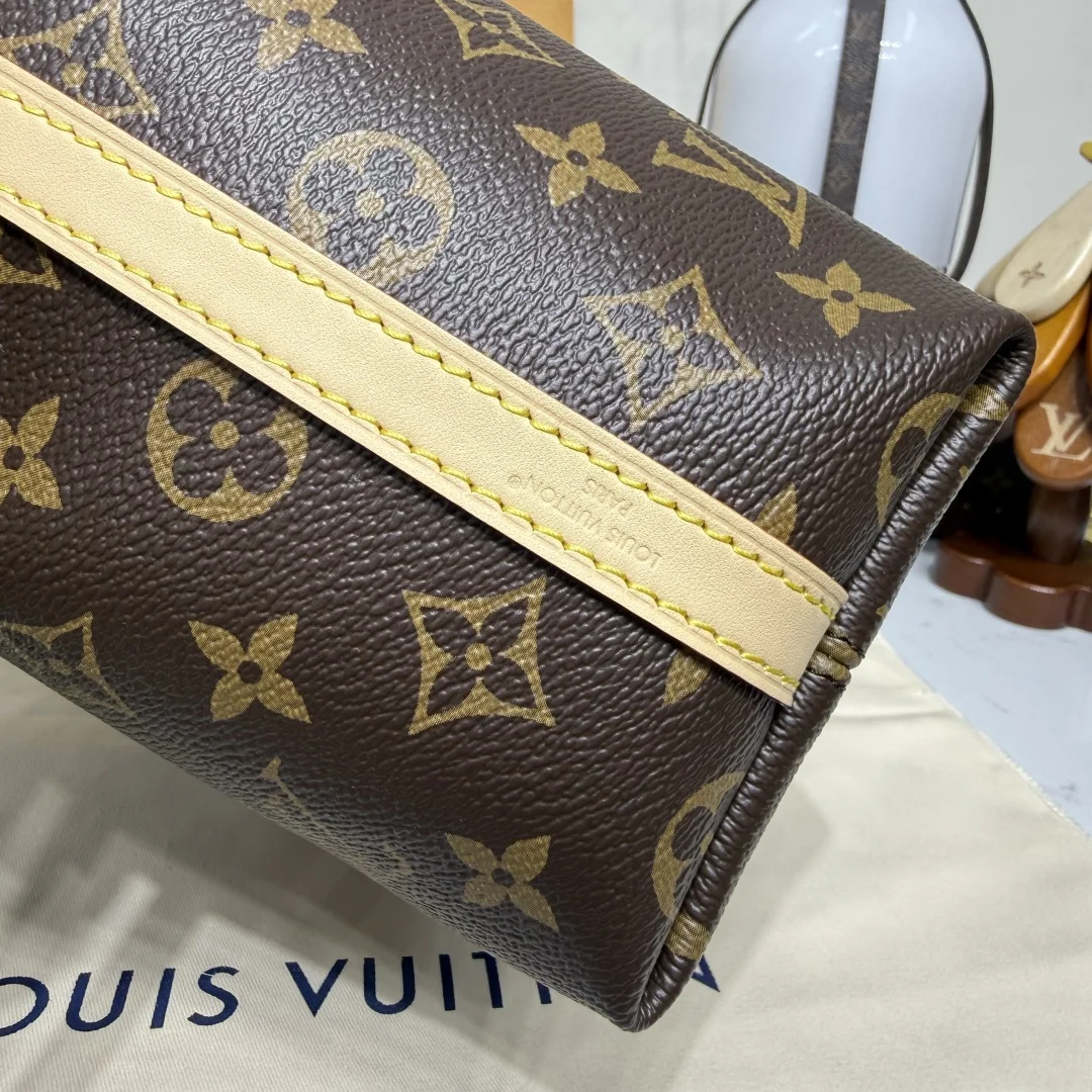 Louis Vuitton Multipass handbag in Monogram canvas product view 6