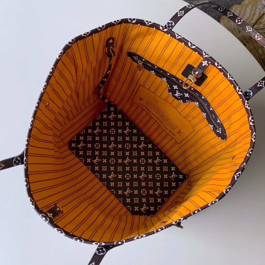 Louis Vuitton Neverfull MM 32 Noir Monogram Bag product view 8