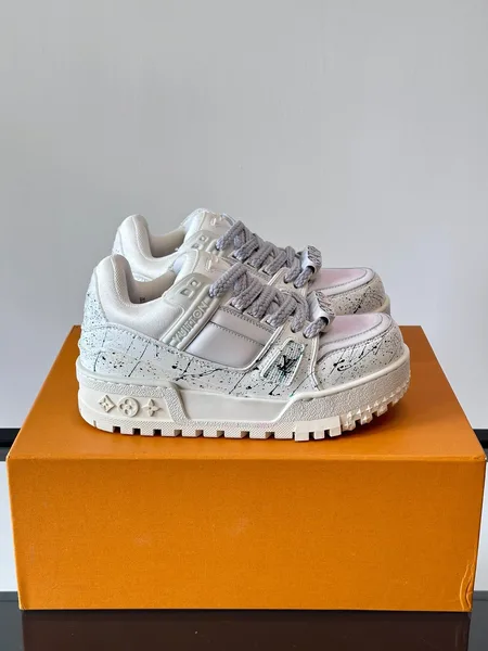 Louis Vuitton Men White Leather Sneakers With Black Splatter product photo
