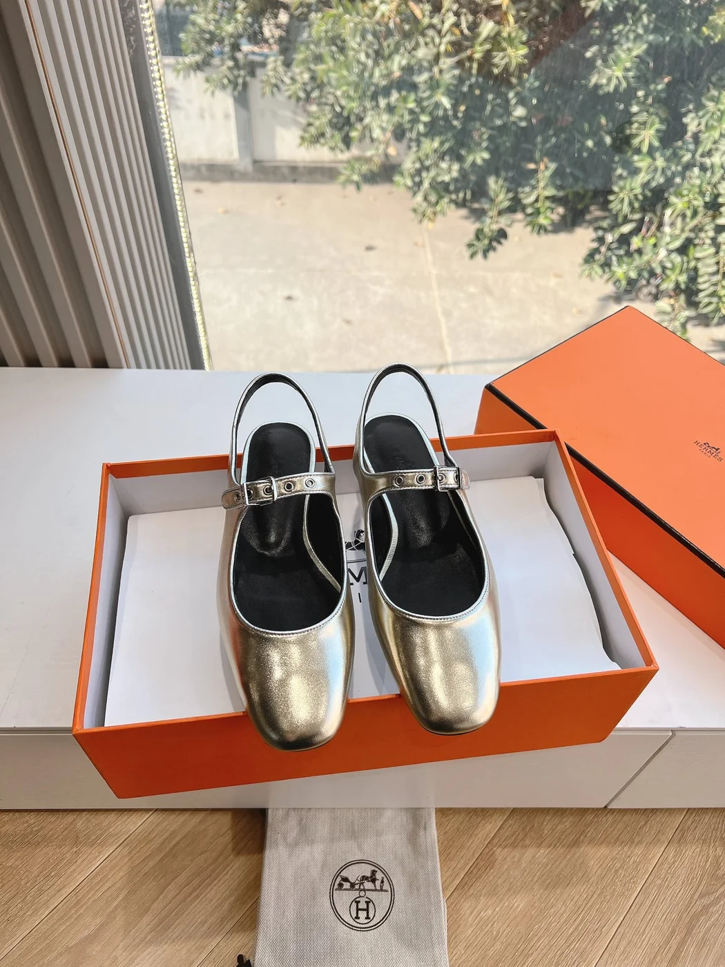 Hermès Women Silver Leather Mary Jane Heels product view 1
