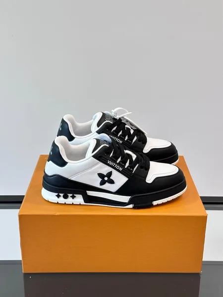 Louis Vuitton Men Black White Leather Sneakers product view 1