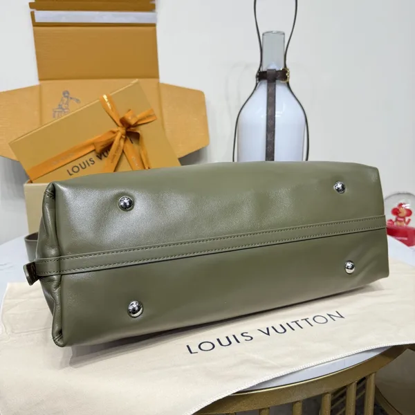 Louis Vuitton Carryall Vibe MM Bag product view 4