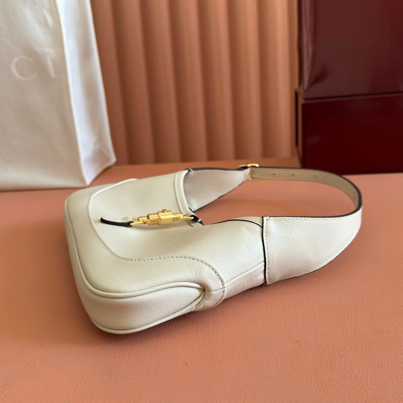 Gucci 26S Jackie Slim Shoulder Bag 27 In Cream White Calfskin product view 4