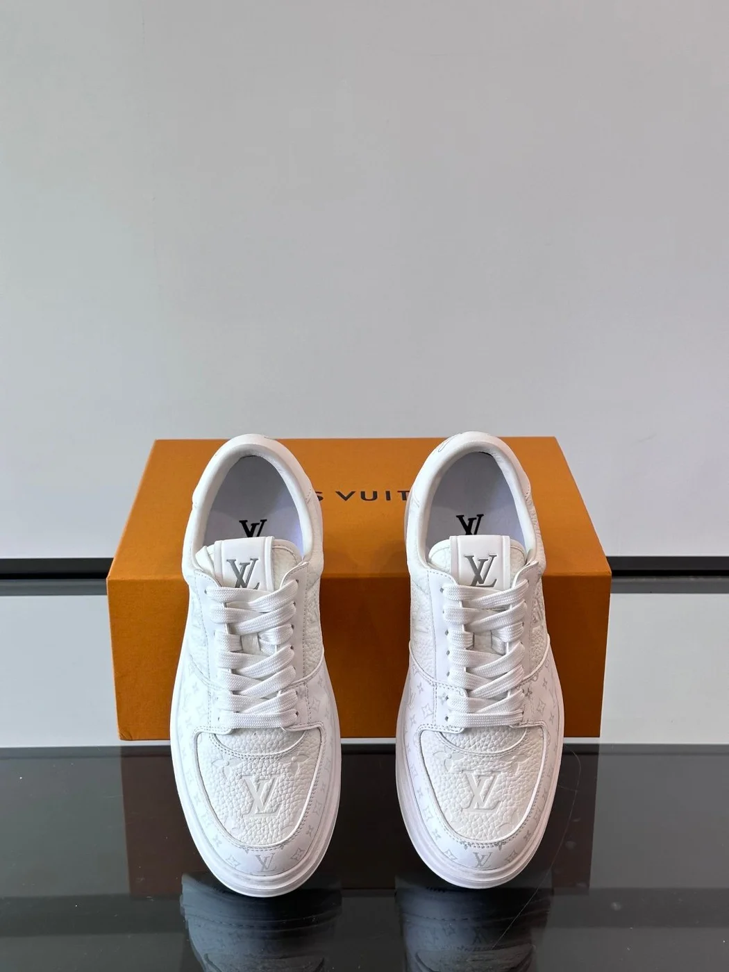 Louis Vuitton Men White Leather Sneakers product view 6