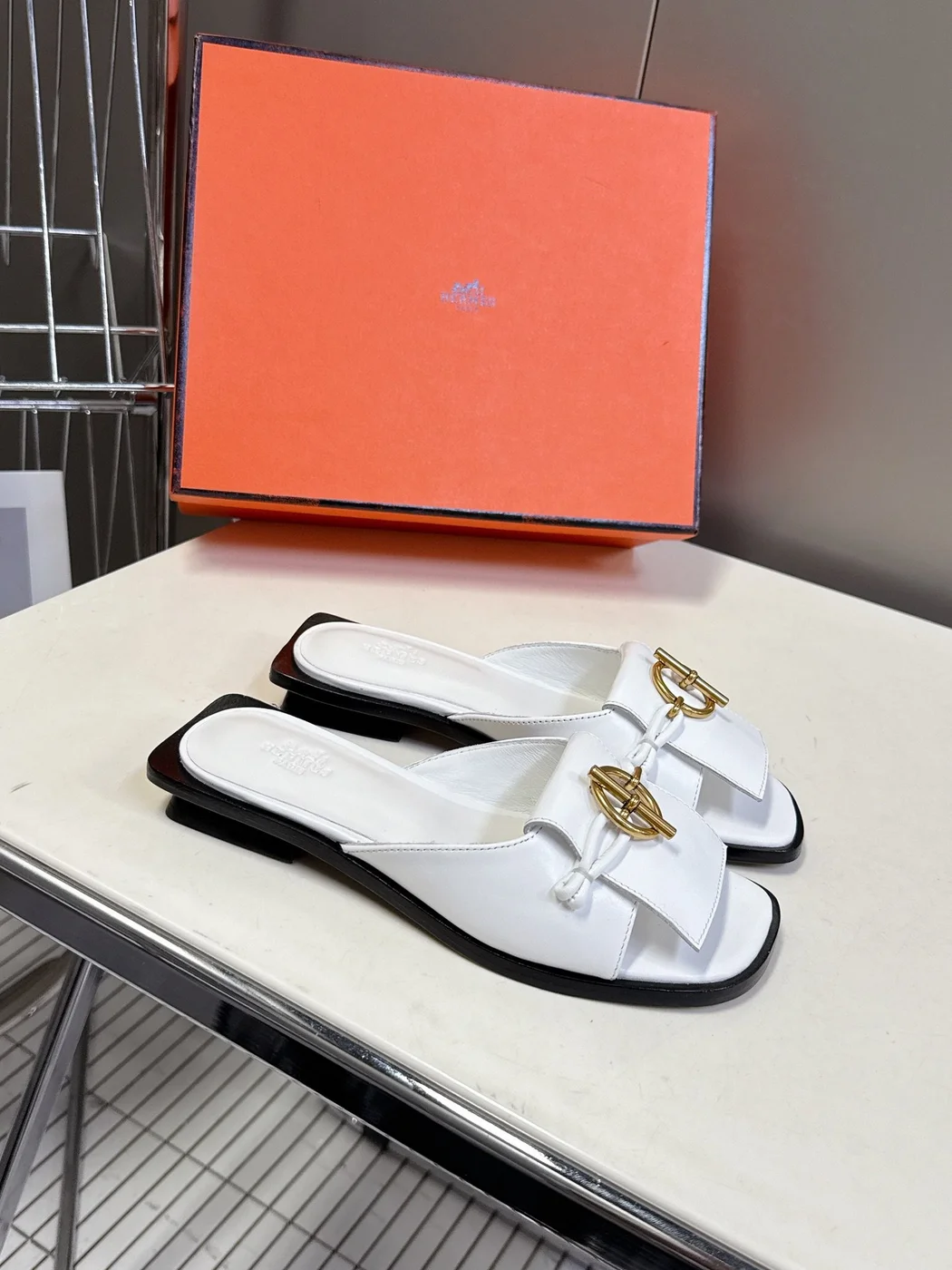 Hermès Women White Leather Mules product view 4
