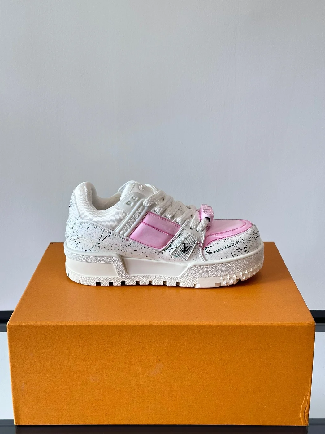 Louis Vuitton Men White Pink Leather Sneakers product view 6