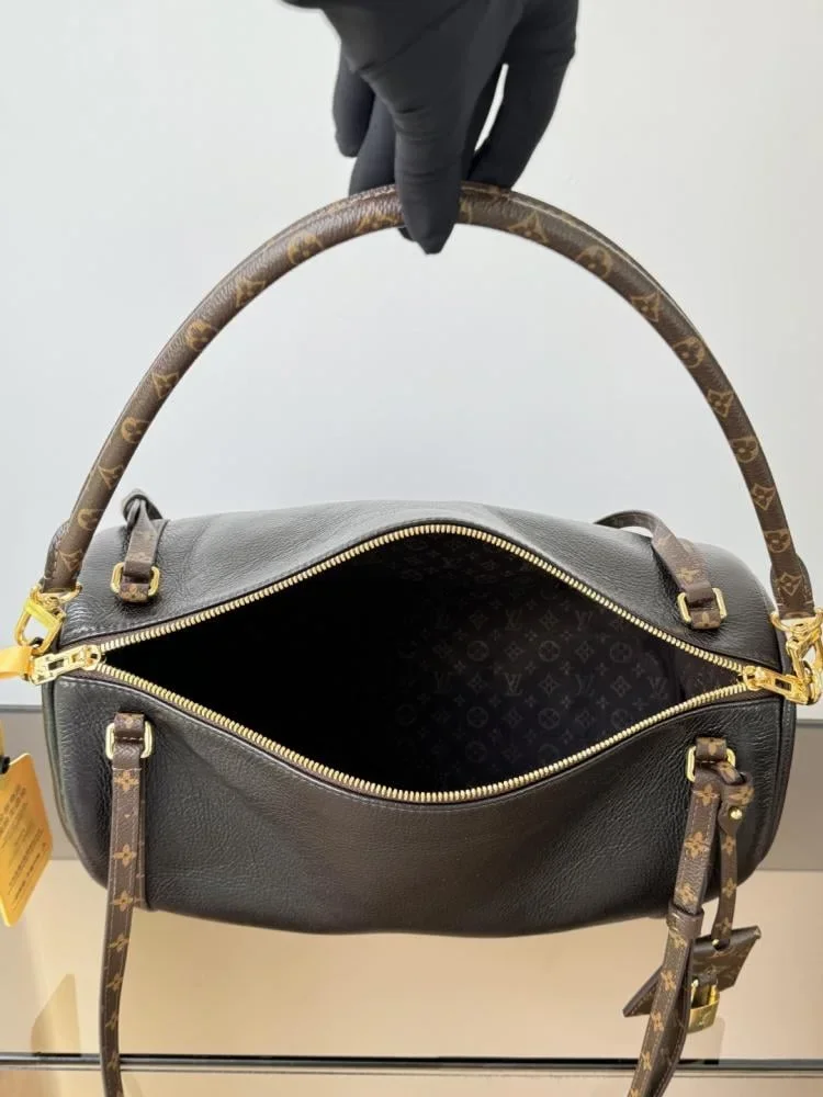 Louis Vuitton Express Bag product view 9