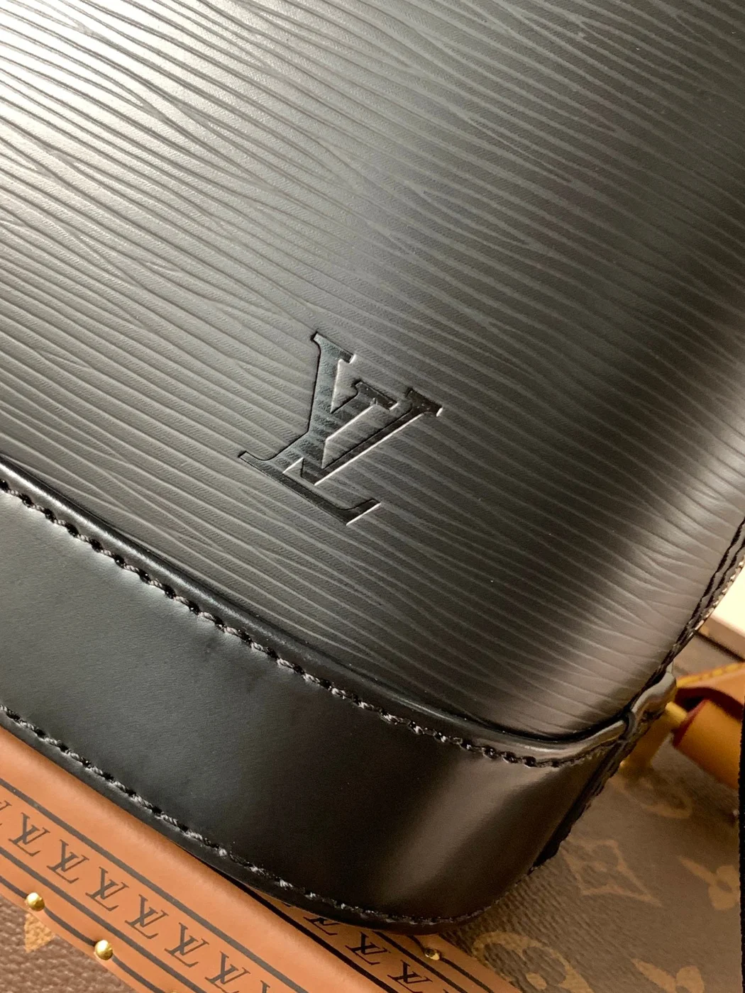 Louis Vuitton Alma BB Bag 23 In Black Grain Cowhide product view 6