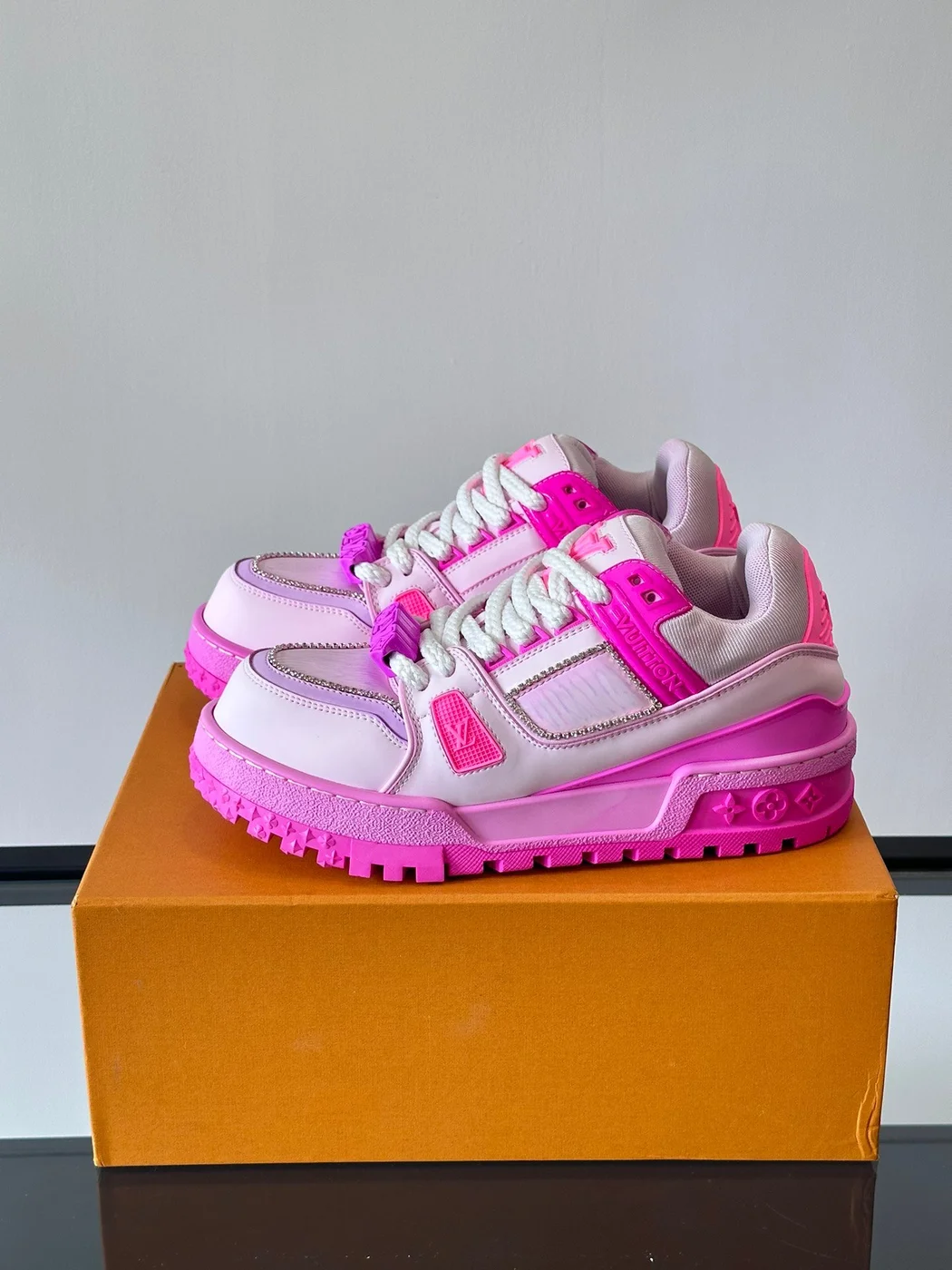 Louis Vuitton Men Pink Leather And Mesh Sneakers product view 3