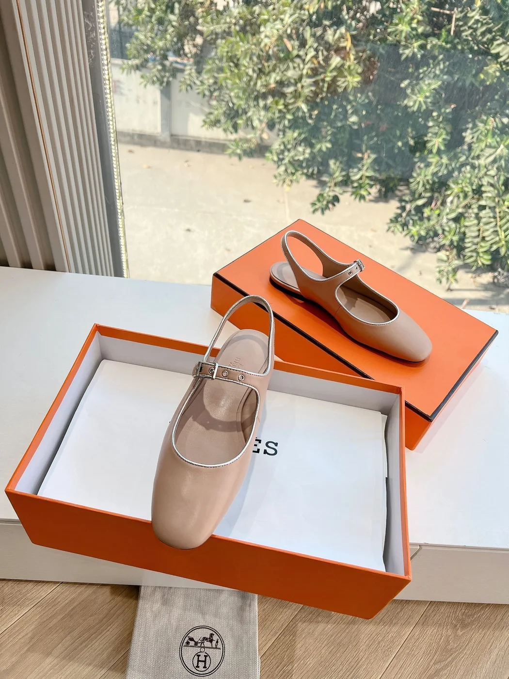 Hermès Women Beige Leather Mary Jane Flats product view 4