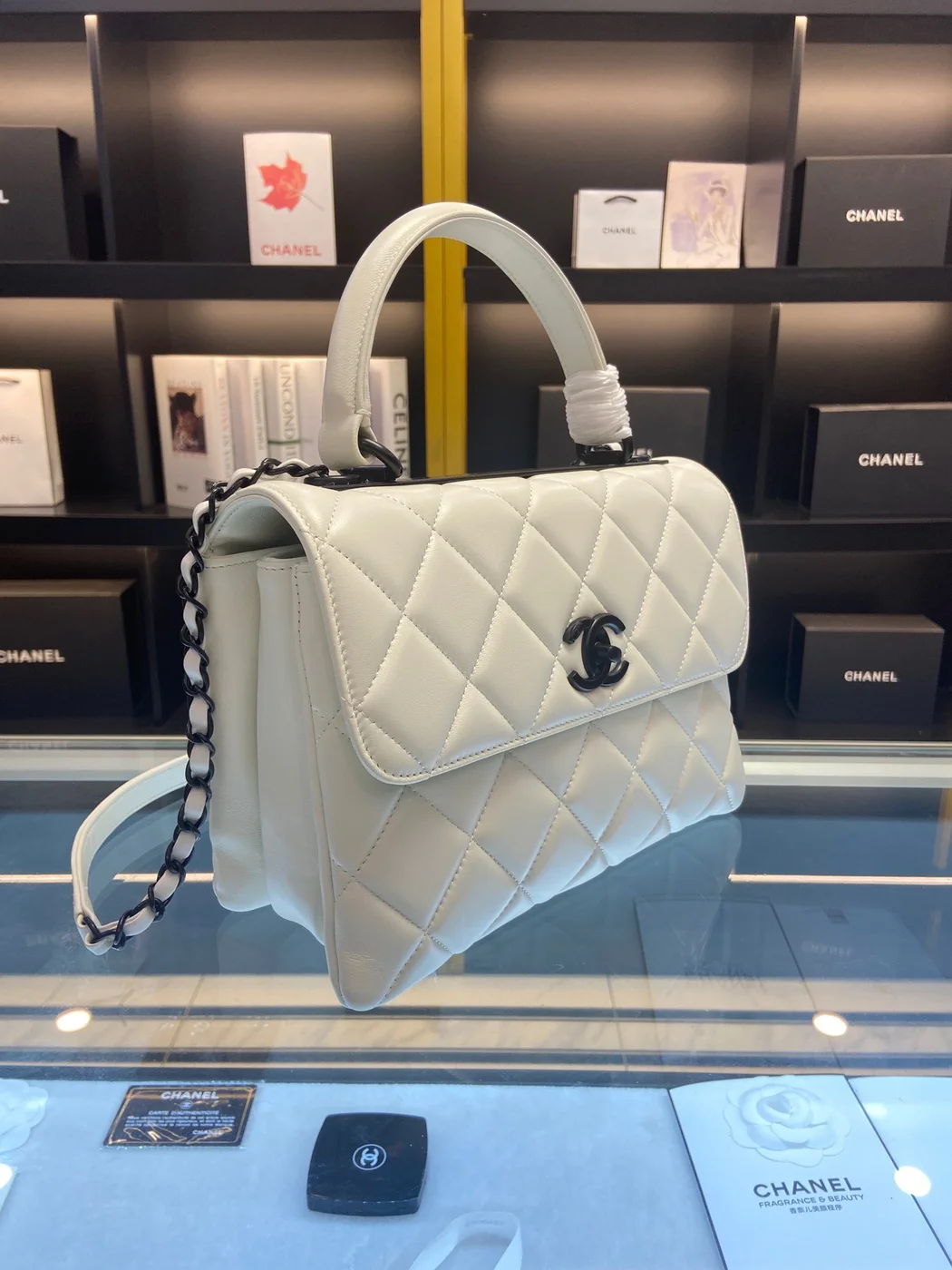 Chanel Trendy White Smooth Leather With Lock Black Handbags 25 cm product view 9