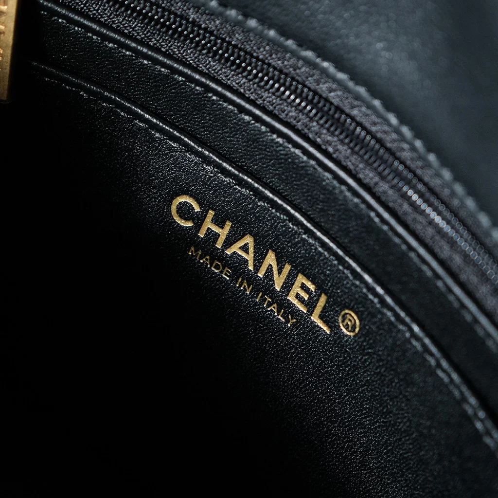 Chanel 25C Flap Bag 19 cm Black Quilted Lambskin product view 5