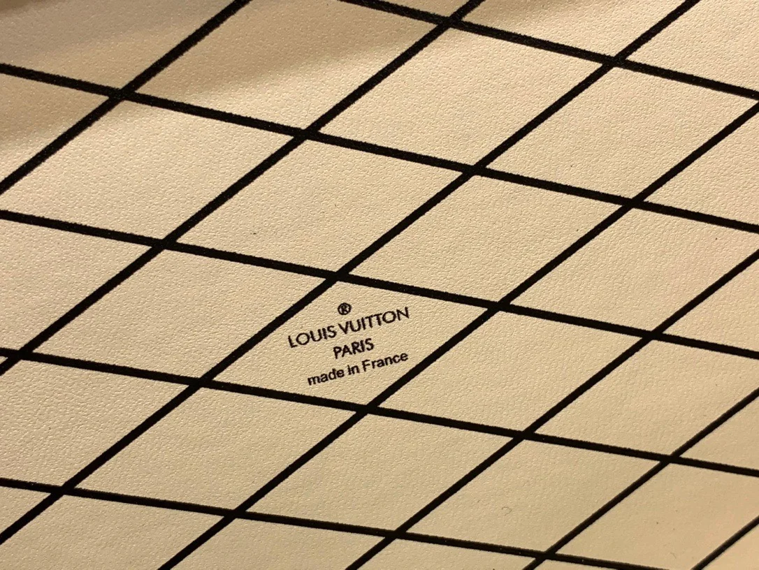 Louis Vuitton Petite Box Shape Lock Plated Gold Handbags 20×12.5x5cm product view 7