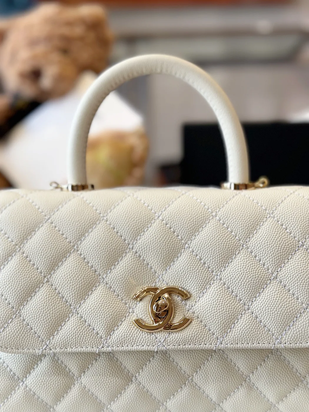 Chanel Coco Handbag Lizard Skin White With Lock Gold 23 cm product view 3