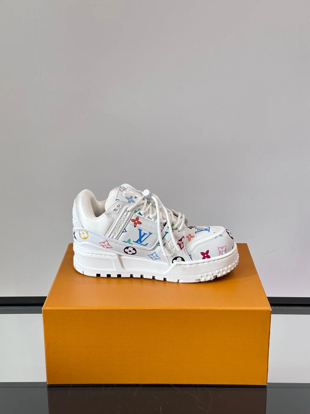 Louis Vuitton Men White Leather Multicolor Pattern Sneakers product view 6