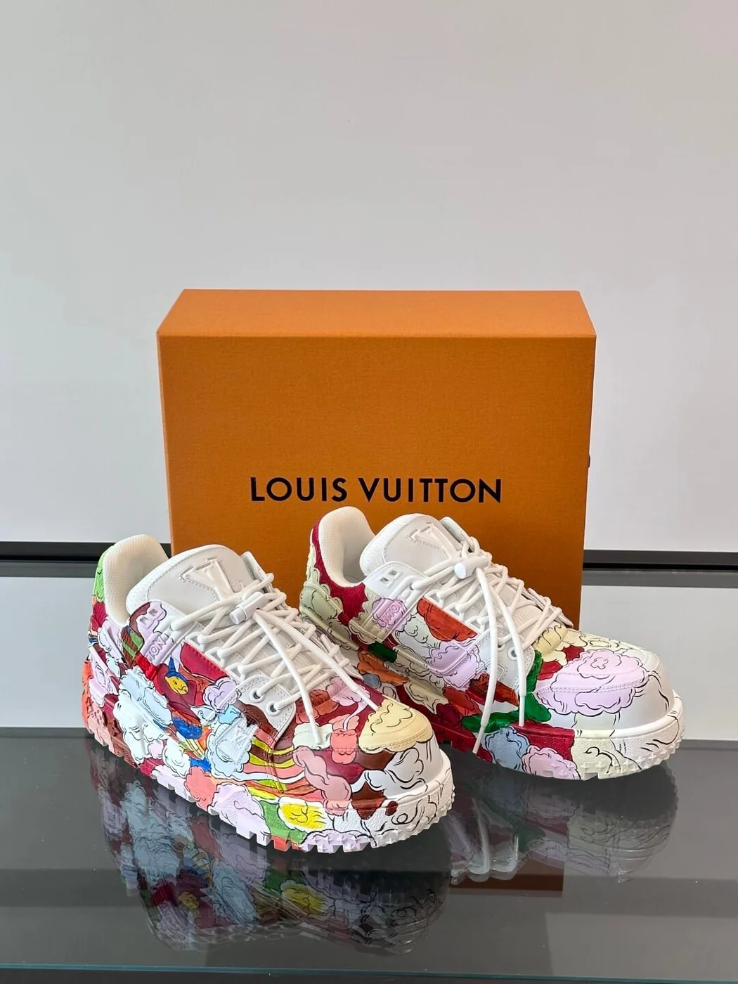 Louis Vuitton Men White Multicolor Leather Sneakers product view 5