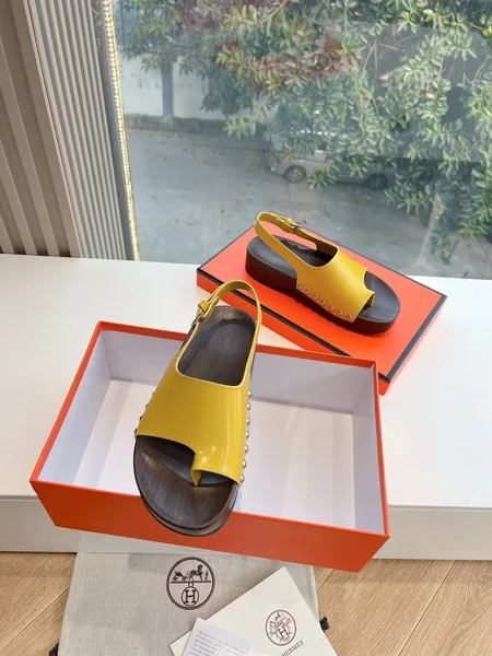 Hermès Women Yellow Leather Sandals product view 3