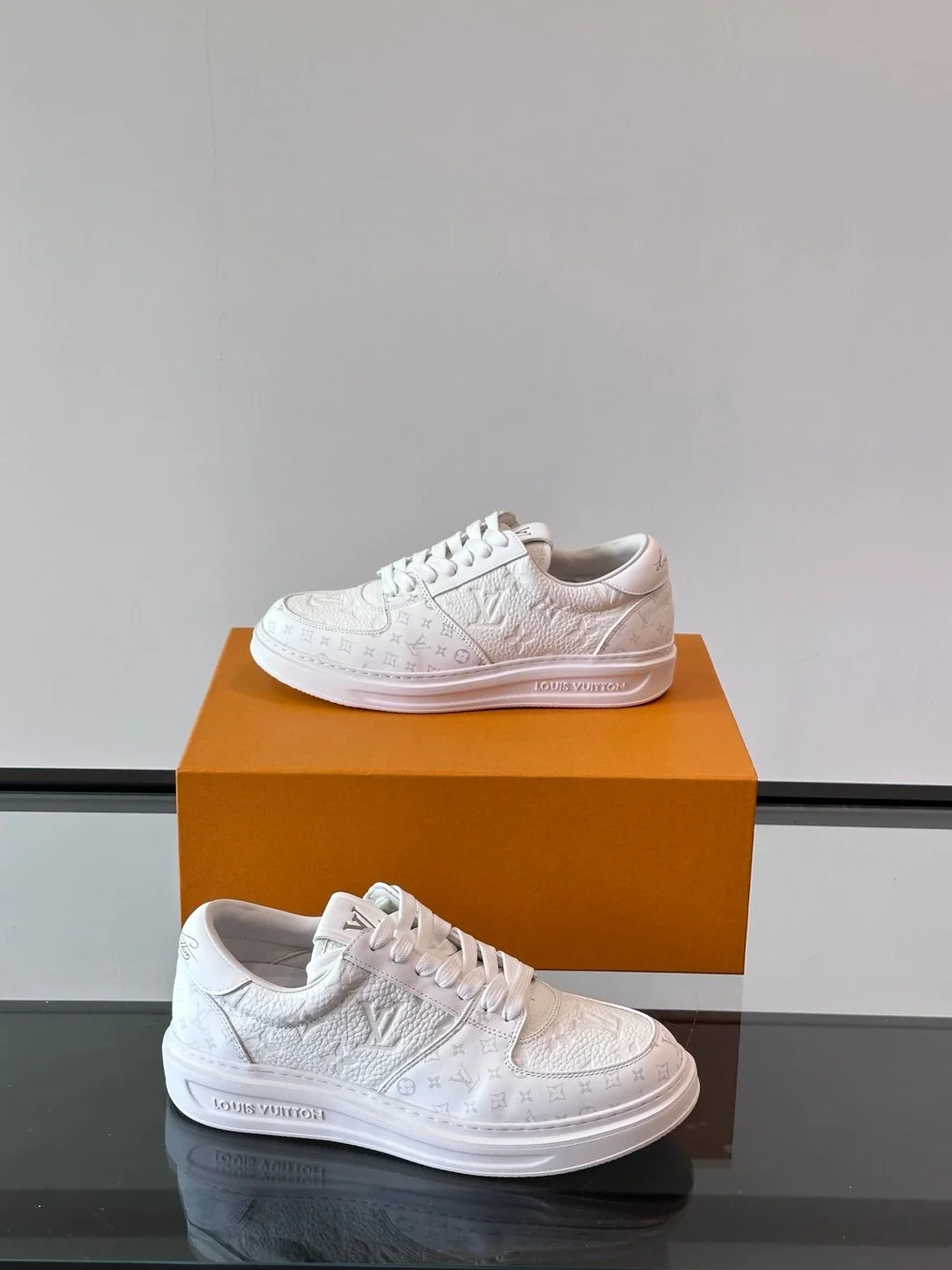 Louis Vuitton Men White Leather Sneakers product view 4