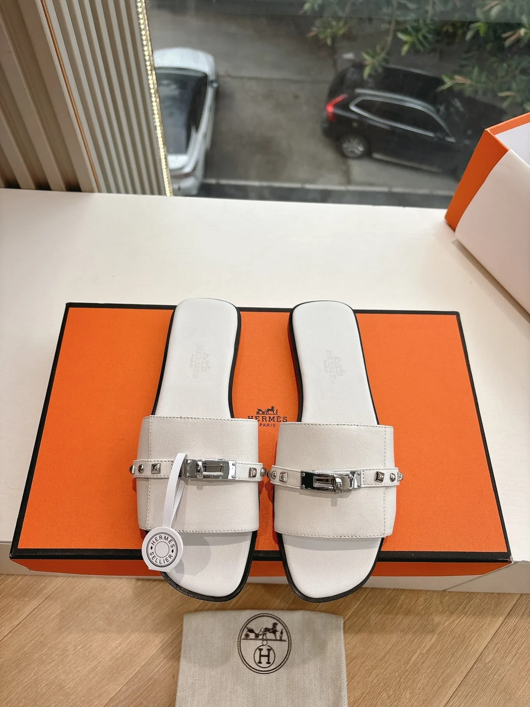 Hermès Women White Leather Slide Sandals product view 1