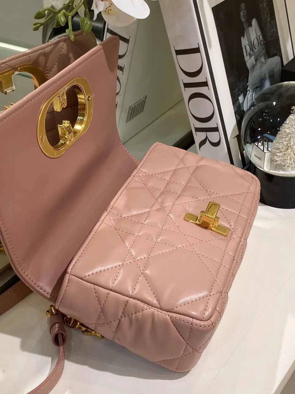 Dior Pink Plaid Women’s Handbag with Gold Lock 25 cm product view 4