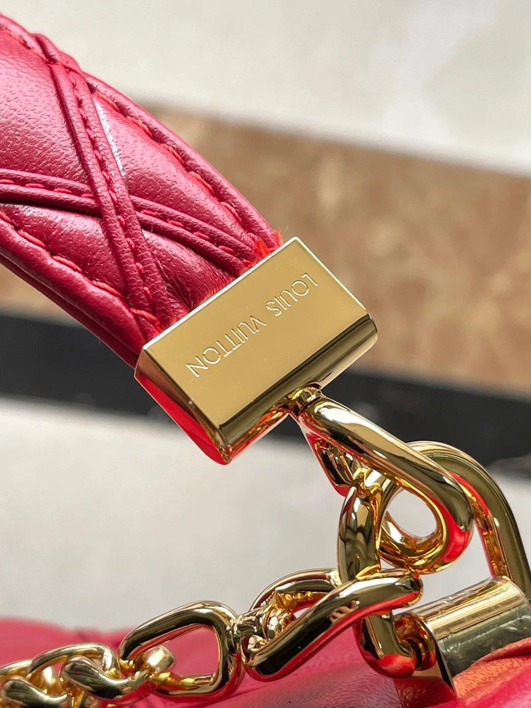 Louis Vuitton Twist Woman’s Red Handbags Smooth Leather 23 cm product view 6