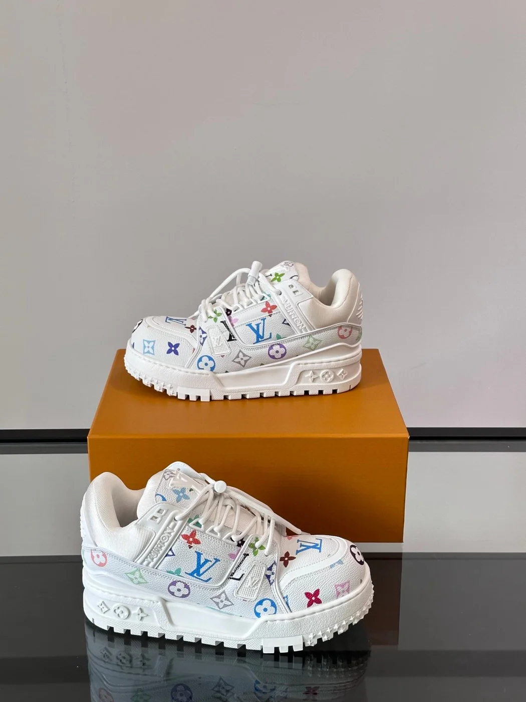 Louis Vuitton Men White Leather Multicolor Pattern Sneakers product view 4
