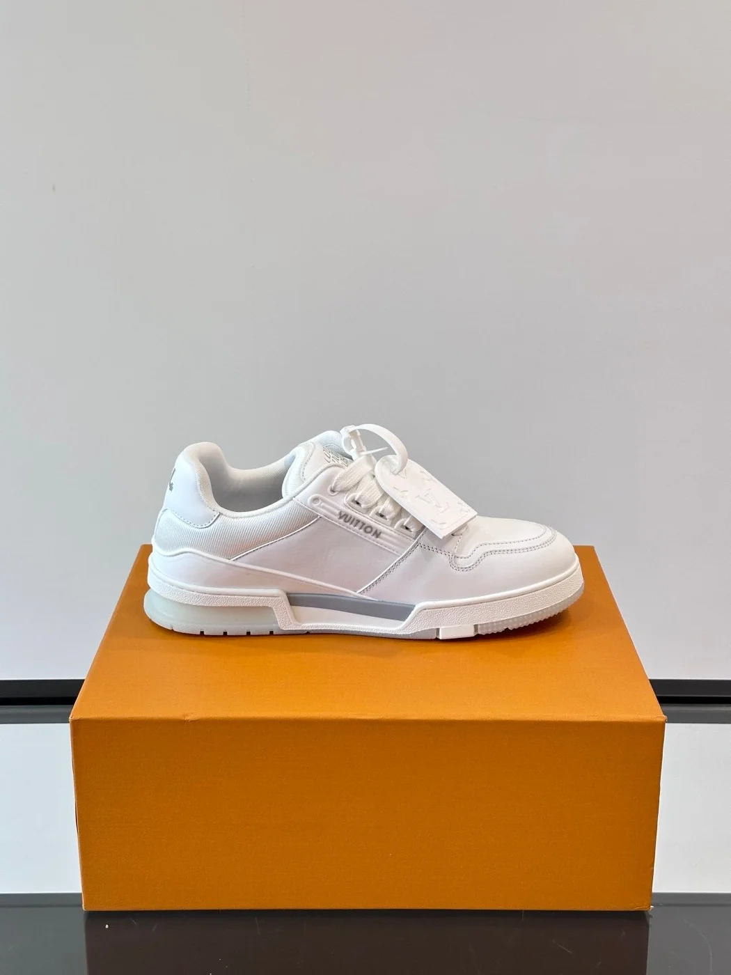 Louis Vuitton Men White Leather Sneakers product view 6