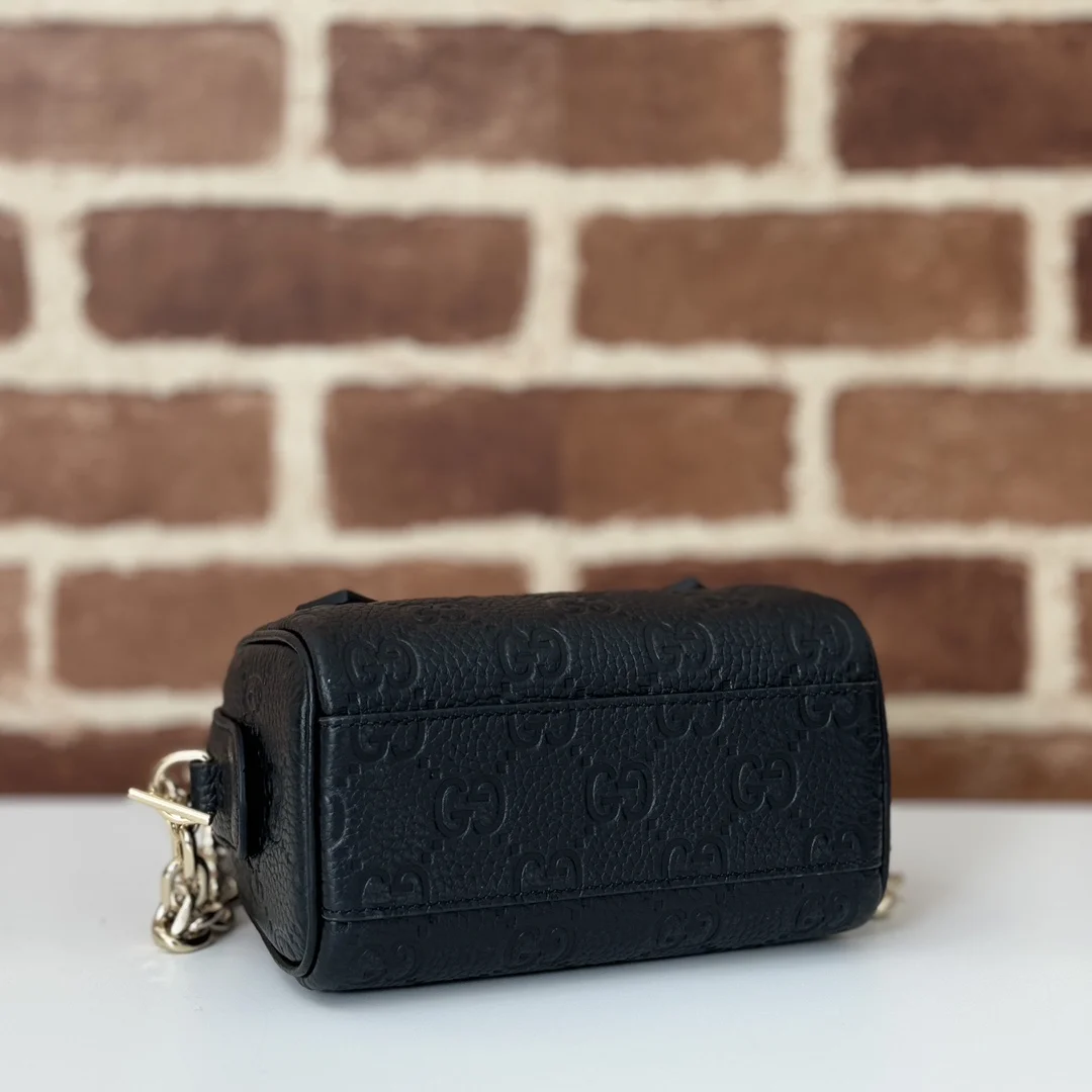 Gucci GG Emblem medium boston bag in Black Leather product view 3