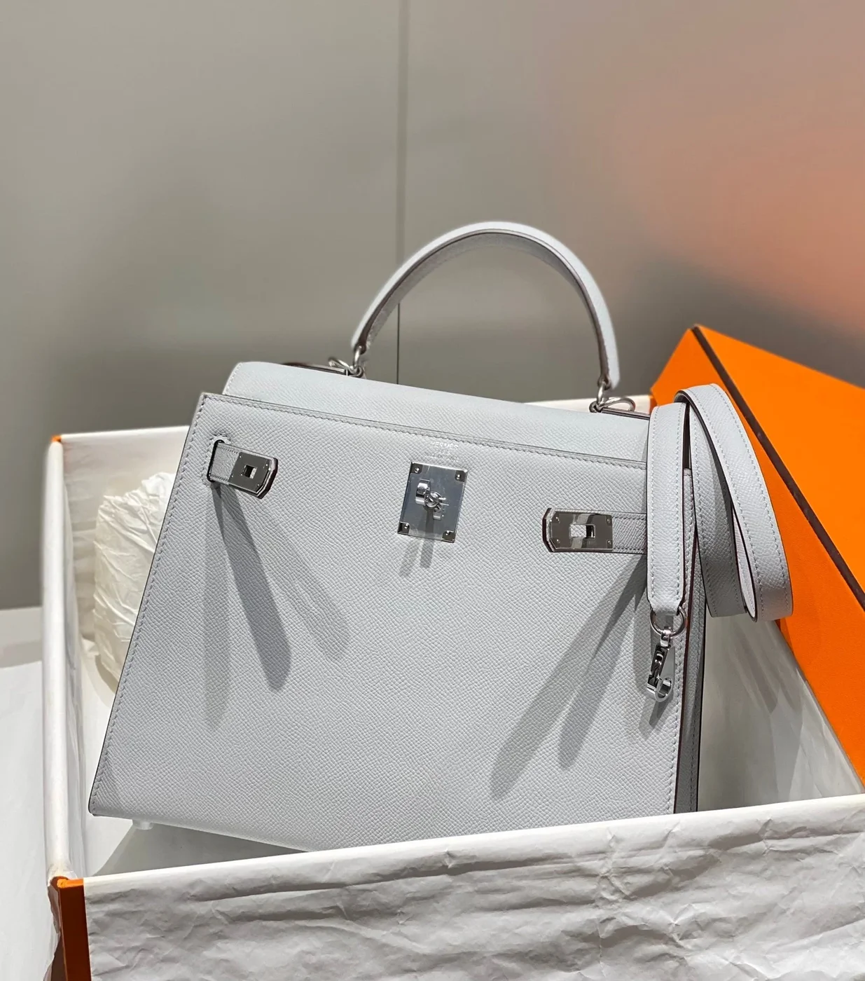 Hermès 28 cm In Gris Perle Epsom Calfskin Palladium Hardware Bag product view 3