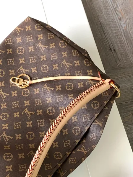 Louis Vuitton Artsy MM Monogram Bag product view 8
