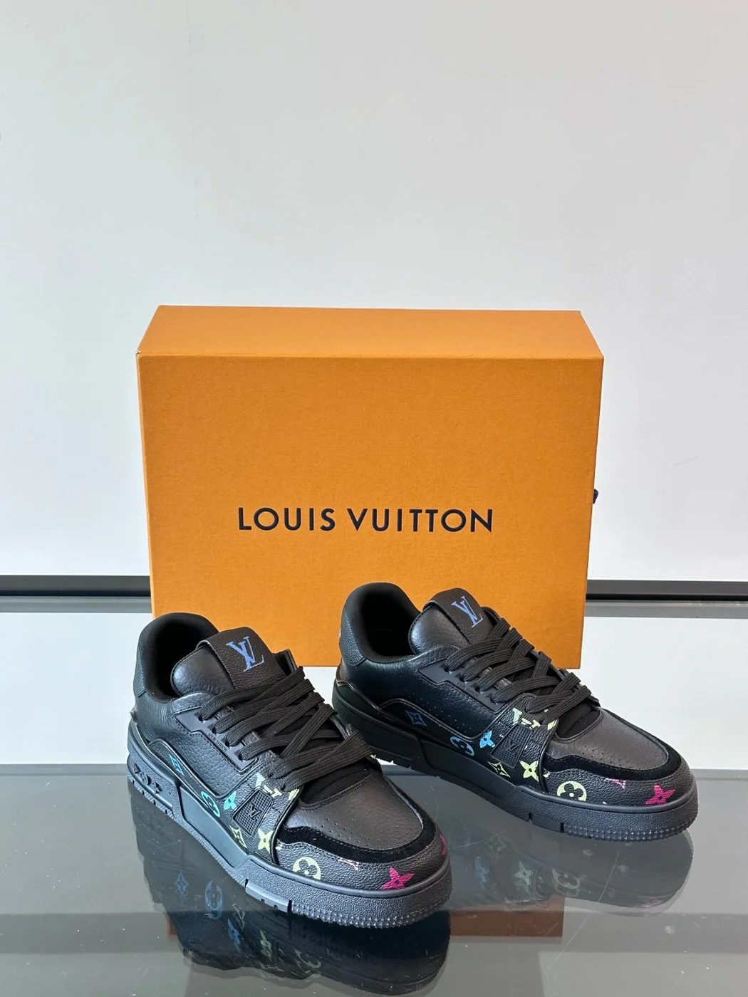 Louis Vuitton Men Black Leather Sneakers With Multicolor Accents product view 5