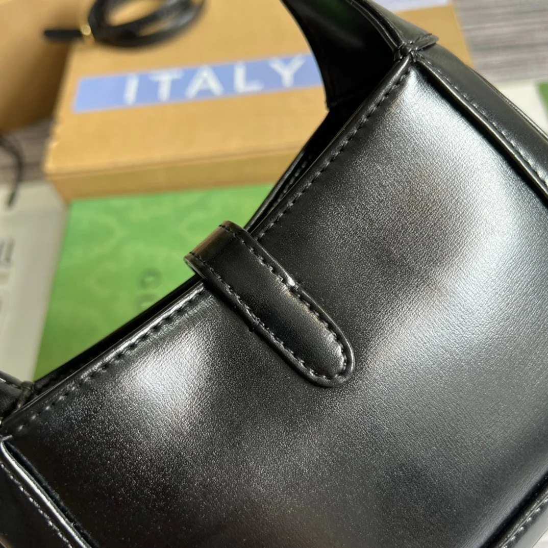 Gucci Jackie Mini 19 Shoulder Bag In Black Calfskin product view 5