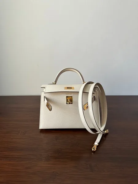 Hermès Kelly Mini 20 White Chevre Gold Hardware Bag product view 3