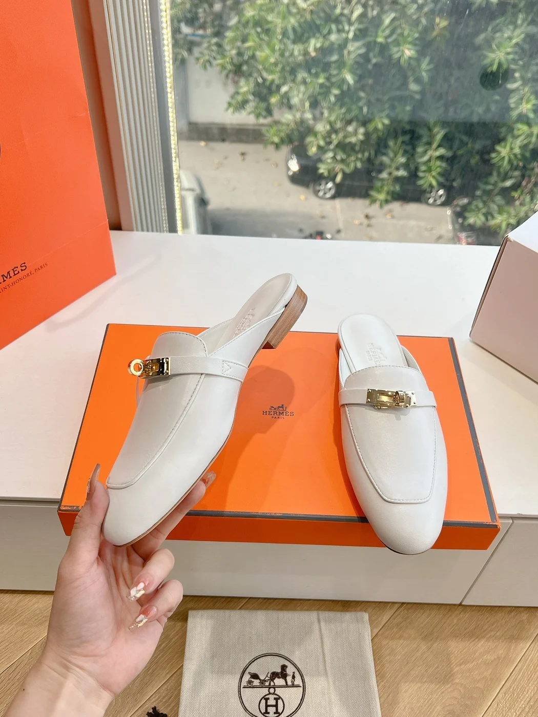 Hermès Women White Leather Mules product view 6